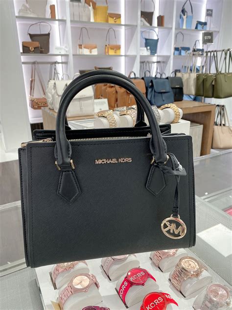 michael kors tas 2022|Michael Kors handbags.